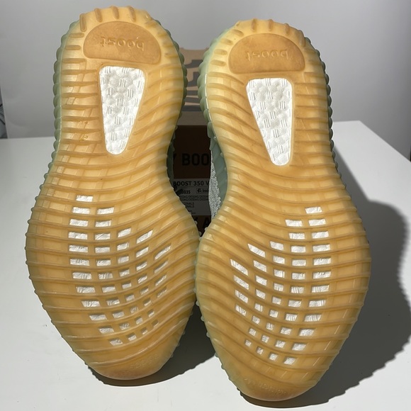 YEEZY BOOST 350 V2 - Picture 5 of 5